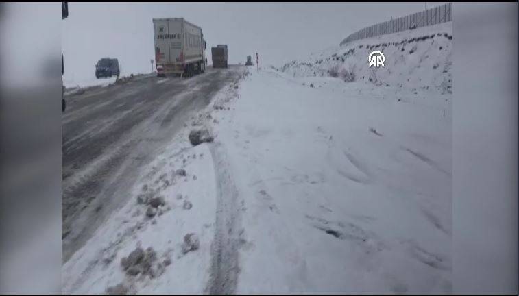 Ardahan-Posof yolunda ulaşıma kar engeli 4
